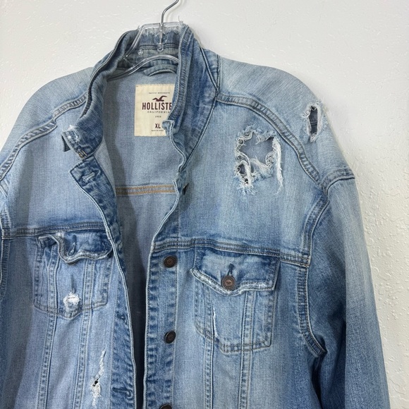 Hollister Distressed button front denim Light Blue Distressed Jean Jacket - Picture 7 of 10